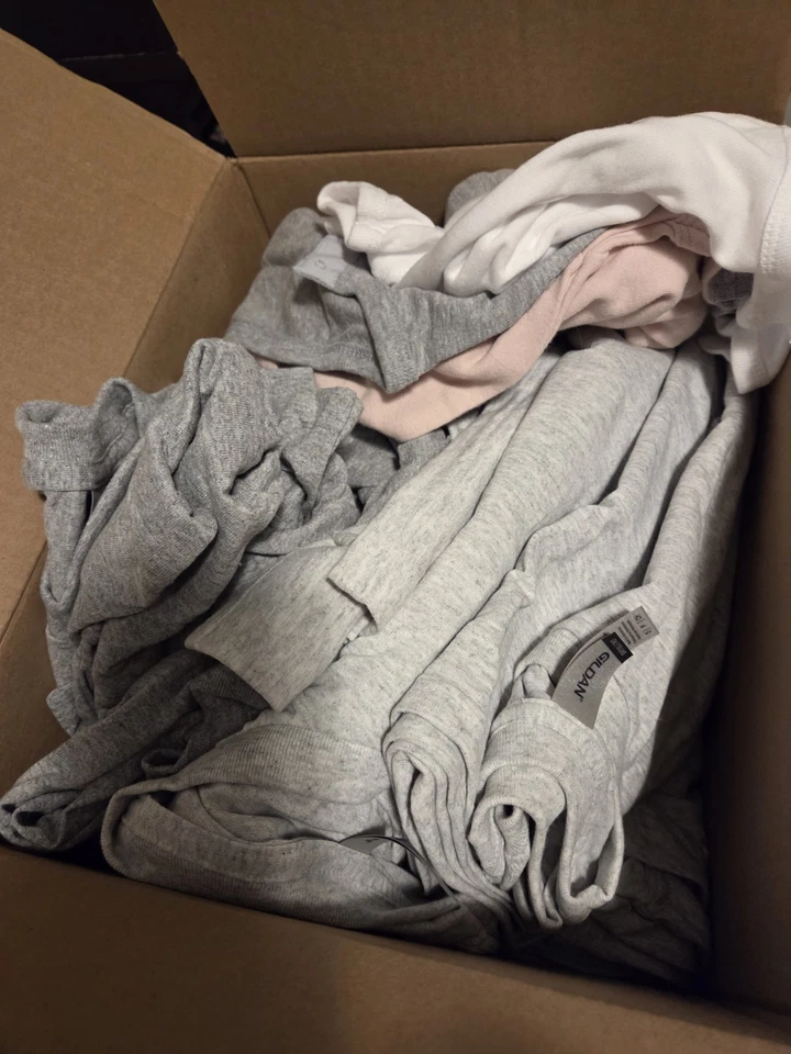 Lote de 16 camisetas en blanco tallas aleatorias y 3 bodys infantiles nuevos para manualidades Foto 1 de 1