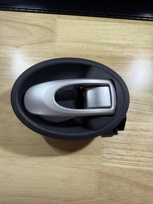 Manija interior de la puerta del conductor Mitsubishi Eclipse 2007 Foto 1 de 3