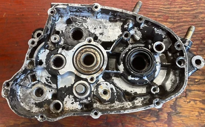 Cárter lateral direito Yamaha RT180 1990-1998 5L9-E5121-00-00 - Imagem 1 de 4