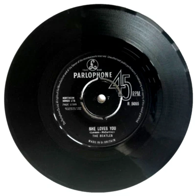 NM/NM The Beatles She Loves You 1963 Original 7" Vinyl 45 Near Mint EX+ - Image 1 of 2