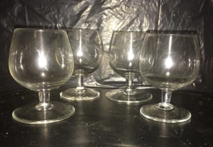 Kleine 3"" Weingläser ~ GEBRAUCHT ~ 4 Klarglas Herz Schnaps Stielgeschirr Menge ~ Miniatur - Bild 1 von 5