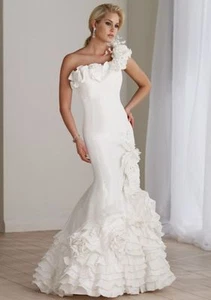 NC17 DESTINATIONS MON CHERI 211198 IVORY SZ 10 $1200 WEDDING DRESS - Picture 1 of 12