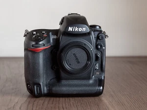 Nikon D3s body - Picture 1 of 21