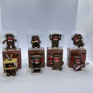 Menge 8 Domo Mini Figuren Jakks Pacific 2008 (4) in Box und (4) lose 2" groß - Bild 1 von 23