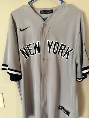 Camiseta deportiva Derek Jeter grande para hombre Nike New York Yankees 2020 Salón de la Fama Foto 1 de 4