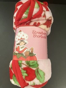 Strawberry Shortcake Blanket Throw 50”x 40” Lightweight Strawberries Travel - Picture 1 of 3