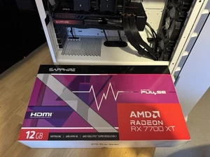 SAPPHIRE PURE AMD Radeon RX 7700 XT 12GB Graphics Card - Afbeelding 1 van 4