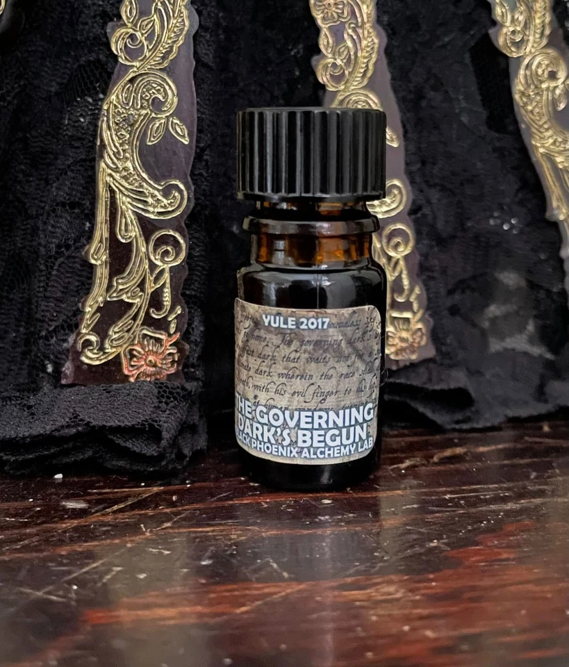 The Governing Dark’s Begun - Black Phoenix Alchemy Lab botella de 5 ml Foto 1 de 1