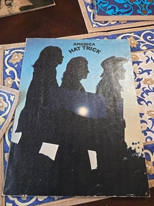 America Hat Trick Partiture per Chitarra | 1973 WB Music Book - Foto 1 di 8