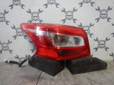 Luz trasera lateral izquierda Nissan Sentra 2016 2017 2018 2019 OEM Foto 1 de 4