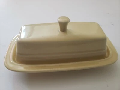 Plato de mantequilla cubierto 1/4 lb Fiesta amarillo Homer Laughlin Foto 1 de 4