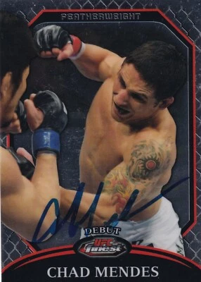 Подписанная дебютная карточка Чада Мендеса 2011 Topps Finest UFC NO62 PSA/DNA с сертификатом подлинности с автографом - Изображение 1 из 4