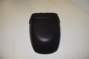 Triumph Rocket III OEM asiento trasero - pasajero T2301821 nuevo - Imagen 1 de 3