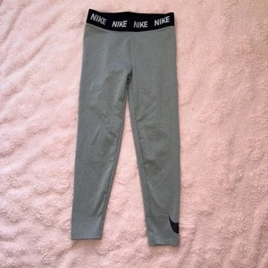 Girls Gray Nike Size 6X/L 6-7 YRS Dri Fit Athletic Stretch Yoga Active Pants - Picture 1 of 12