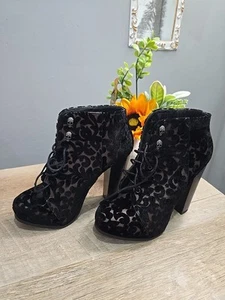 CALL it Spring Boots black , chordons with small skull detail on the sides  - Picture 1 of 11