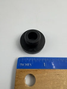 NOS Snapper OEM 1654930SM Kraftstofftankbuchse - Bild 1 von 2