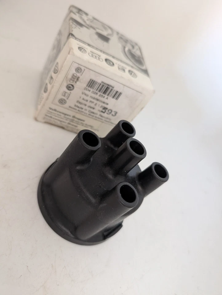 NEW Genuine Skoda Favorit Felicia Pickup 1.3 Distributor Dizzy Cap 004026254A - Image 1 of 1
