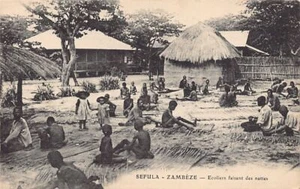 Zambia - SEFULA - Schoolgirls weaving mats - Publ. unknown - Picture 1 of 2