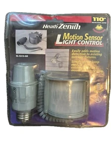 Heath Zenith SL-5212-WH Motion Sensor Light New - Picture 1 of 3