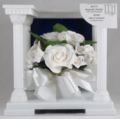 Topper de pastel floral para boda Wilton con rosas blancas y vitrina - NUEVO Foto 1 de 2