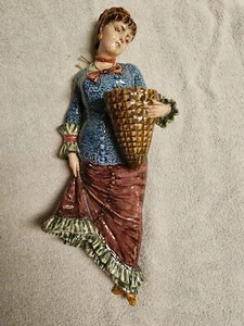 GINORI DOCCIA ITALIAN PEASANT WOMAN WALL POCKET ATTRIBUTED TO URBANO LUCCHESI... - Picture 1 of 5