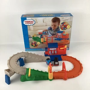 Juego de vías de tren Sodor Thomas Wash Down Delivery Thomas Diesel Fisher Price 2013 - Imagen 1 de 7