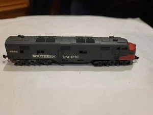 Atlas N Scale #6109 Southern Pacific Diesel Loco - Picture 1 of 13