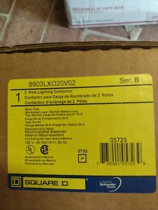 Contactor de iluminación Square D 8903 LXO20V02 2 polos 30 amperios - Imagen 1 de 1