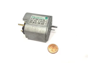 Bühler Getriebemotor 24V superslow nur 1,2 Upm 1.61.065.470  2 Stück - Picture 1 of 3