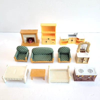 Lote de 11 piezas de muebles Calico Critters cama fregadero silla sofá estufa chimenea Foto 1 de 4