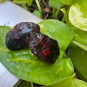 Par áspero faceta de painita roja natural rara de 116 quilates - piedras preciosas sin tratar certificadas - Imagen 1 de 5