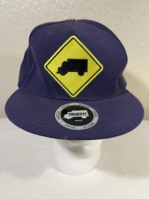 Boné Snapback ajustável chapéu roxo TRUKFIT placa amarela caminhão - Imagem 1 de 4