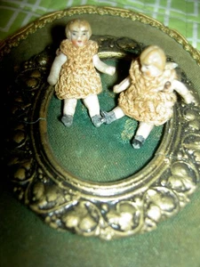 COPPIA antiche bambole Hertwig, Carl Horn miniatura snodate bisque, bambina tedesca 1,5" - Foto 1 di 11