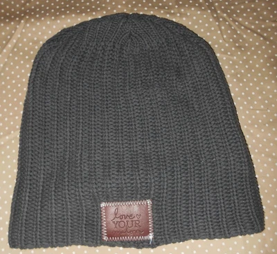 Love Your Melon Gris Oscuro Gorro Tejido Sombrero Slouch con Parche de Cuero Excelente Foto 1 de 3