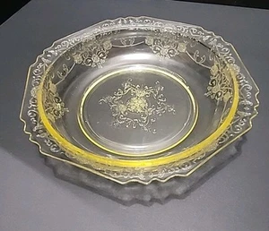 Hazel Atlas Florentine #1 Yellow 8 3/4" Large Berry Bowl with Hexagon Shape EUC - Picture 1 of 9