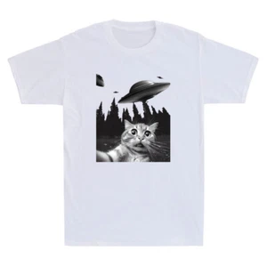 Cat Selfie with UFOs Funny Graphic Awesome Cat Lover Gift Vintage Men's T-Shirt - Picture 1 of 8