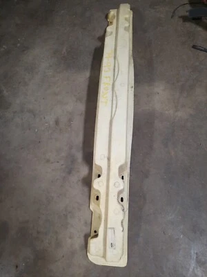 1987-93 Ford Mustang GT 5.0 reforço de para-choque dianteiro usado - Imagem 1 de 4