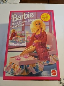 Juego de mesa y silla de centro Mattel Barbie 1993 2 en 1 nuevo en caja - Imagen 1 de 4