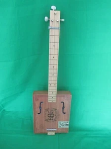 Guitarra Eléctrica BBG Blues Box No.5 Cigar Box 4 Cuerdas Probada Bonita - Imagen 1 de 9