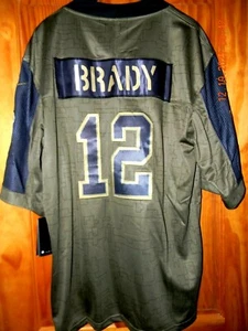 Neu mit Etikett Tampa Bay Bucs Tom Brady grün 2021 Salute of Service Trikot, Größe: XL - Bild 1 von 12