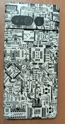 Google Pixel 7 Pro 128 GB Obsidian Black. LTT Edition Glow In The Dark - Bild 1 von 4