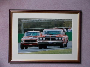 AUSTRALIANO PETER BROCK Y ALLAN MOFFAT EN BATHURST ENMARCADO - Imagen 1 de 1