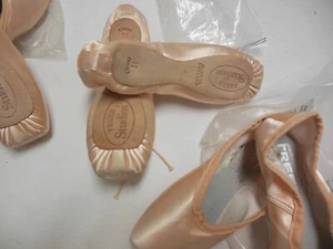 Pointe shoes Freed Studio Hard Shank Toe Shoes Satin no ribbon/elastic - Picture 1 of 4