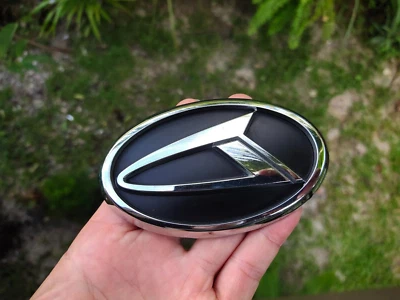 DAIHATSU NAKED L750 FRONT GRILLE EMBLEM BADGE 11 x 6.7 cm GENUINE 75311-97202 - Image 1 of 4