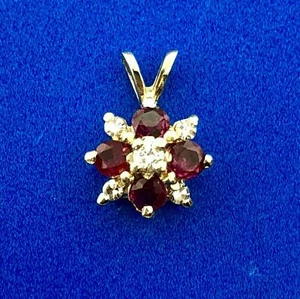 0.60Ct Round Cut Red Ruby Cluster Pendant 14K Yellow Gold Finish 18'' Free Chain - Picture 1 of 4