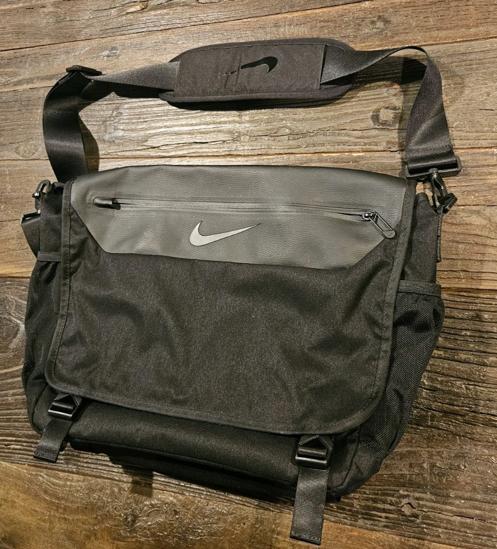 Nike Men's Nylon Messenger Bags for sale | eBay Nike Men's Nylon Messenger Bags for sale | eBay