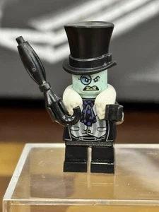 LEGO Penguin Minifigure DC Comics Super Heroes 70909 white fur collar Batman - Picture 1 of 5