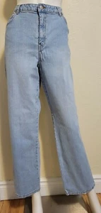 St. John's Bay Womens Size 16 Stretch Classic Light Wash Jeans 32X29 - Picture 1 of 3
