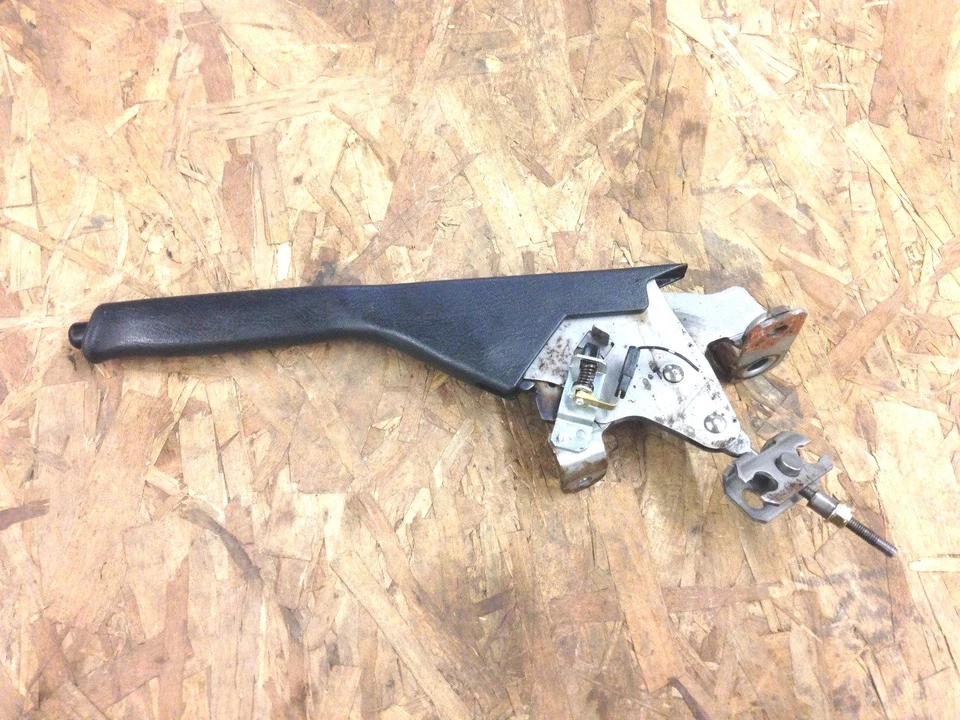 Suzuki Aerio 2003 manija de palanca de freno de estacionamiento 2002-2004 Foto 1 de 2