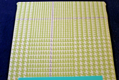 52" W x 18" L Verde Apio Lima Pálida Cuadros con Acento Gris Cenefa Algodón Foto 1 de 4